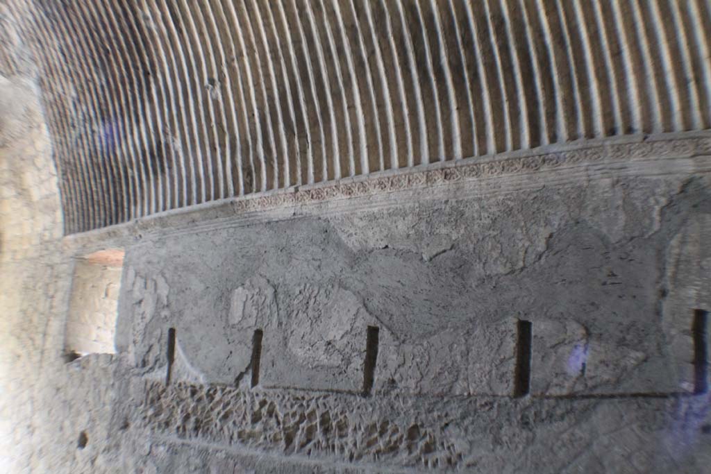 VI.1, Herculaneum. March 2014. Looking south along west wall in dressing room or apodyterium.
Foto Annette Haug, ERC Grant 681269 DÉCOR